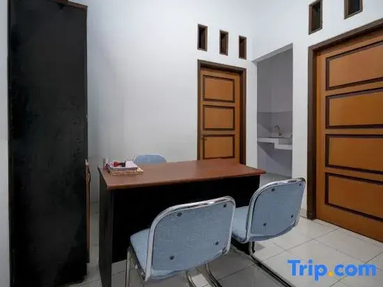 Hotel O 94843 Syariah Hj. Lilis Sukabumi