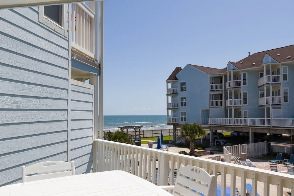 Seascape 2108 1 Bedroom Condo by RedAwning