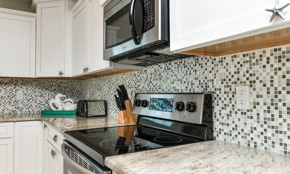 Walk to Bradenton Beach: Gulf-view Home w/ Lanai