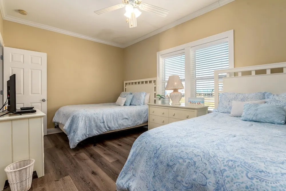 Shore Beats Work - 104 Surf Ct 4 Bedroom Home by RedAwning