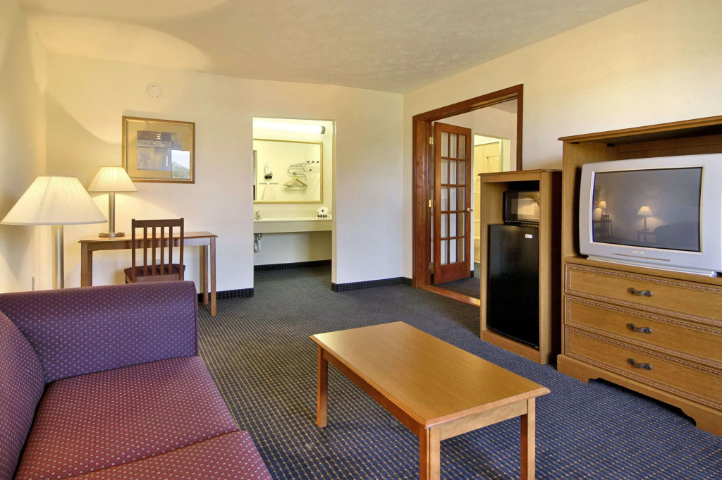 Williamsburg Suites