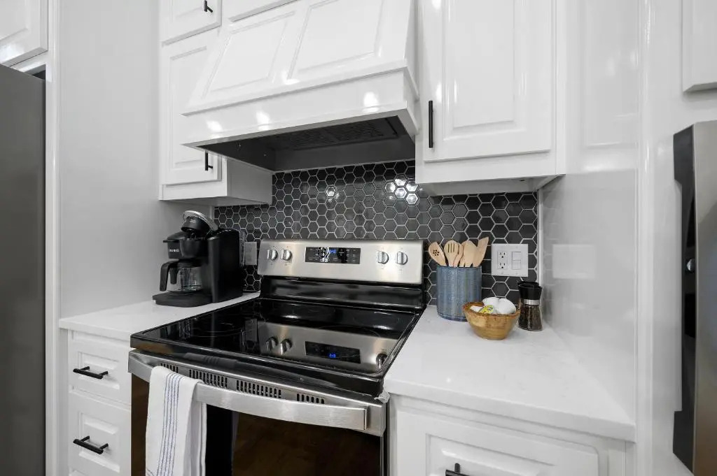 Vacana Top Rated Allium Couples Cabin, HotTub, FirePit, Pet Friendly, Secluded