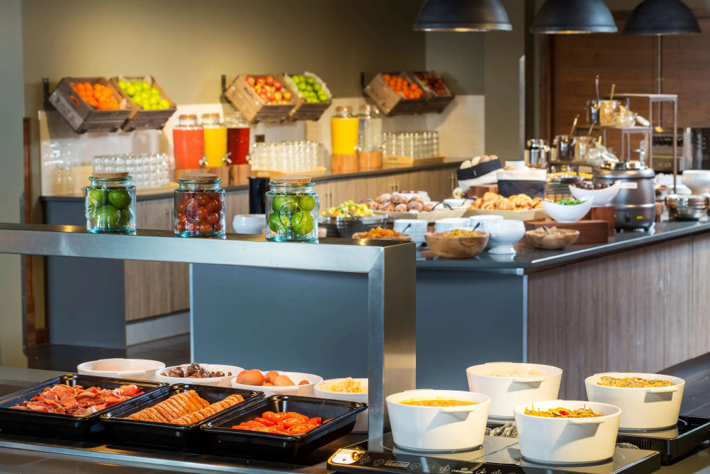 Radisson RED London Heathrow
