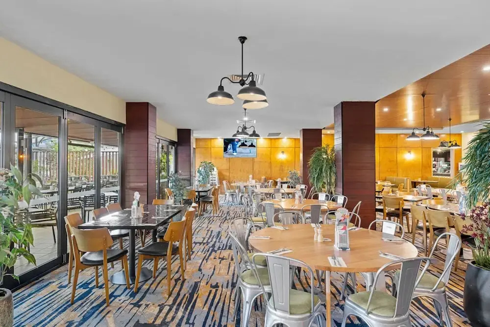 Morayfield Tavern & Motel