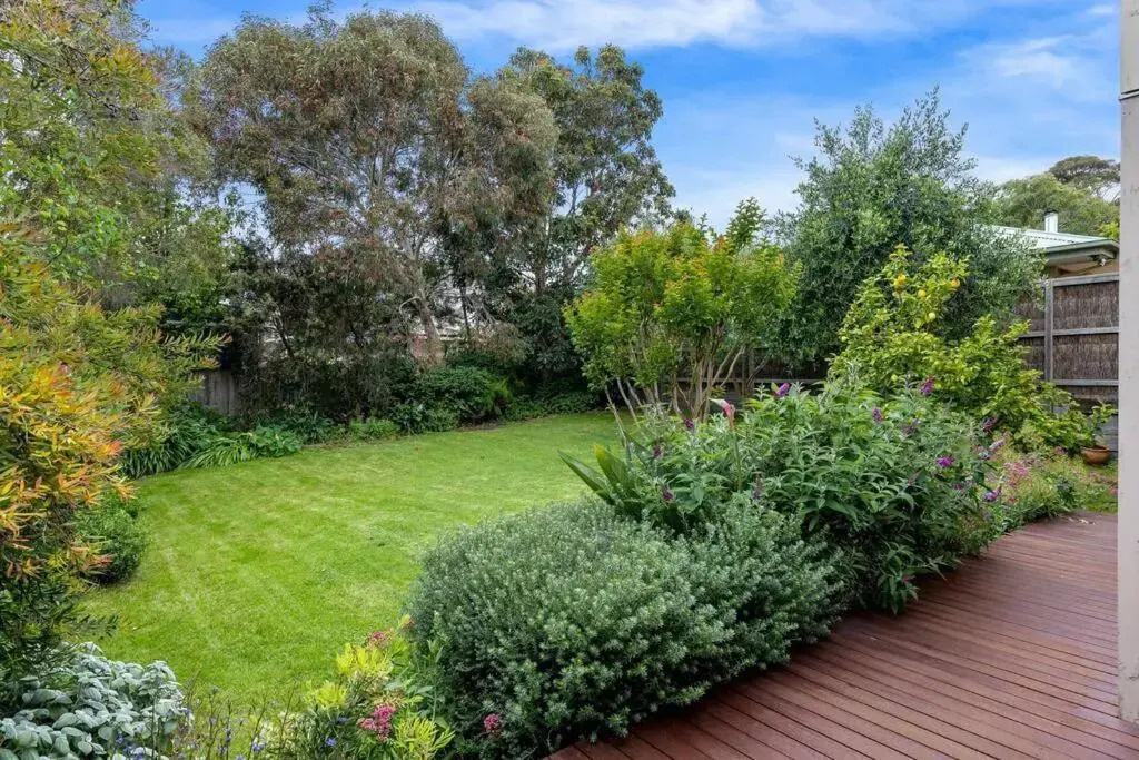 Sea Haven: coastal views, family retreat