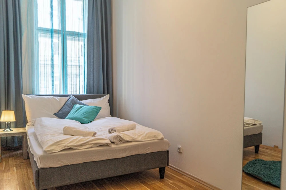 Near Wiener Stadthalle - 4BR Apt. w/ WIFI
