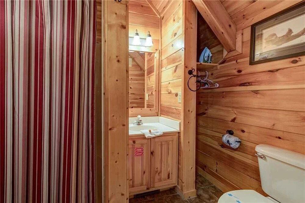 Aspens Envy 4 Bedroom Home with Mountain View