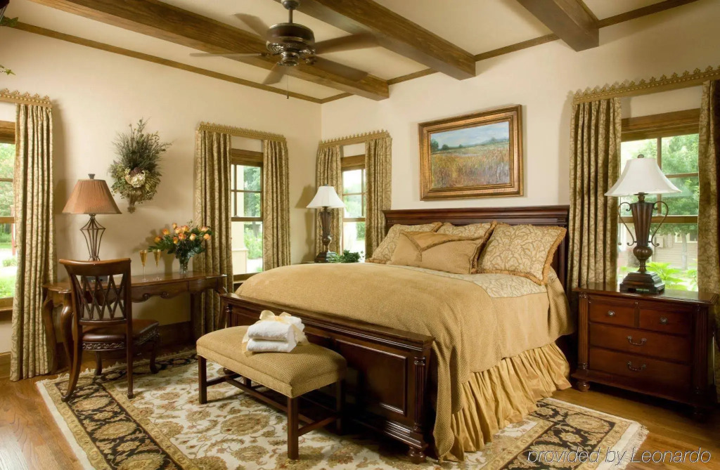 Inn on Lake Granbury a Boutique Hotel