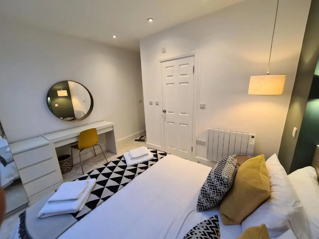 The Taylor Suite - Stunning 2-ensuite beds, Cathedral view roof garden