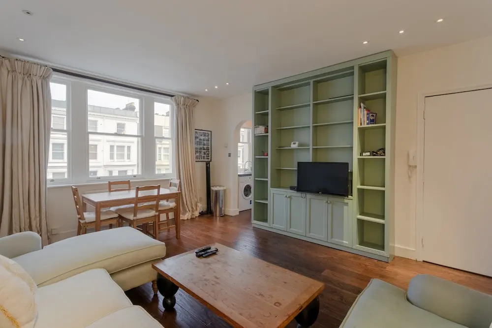 2 Bedroom Apartment Near Kensington Olympia Station