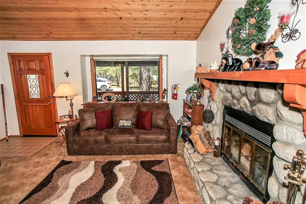 R & R Retreat-1767 by Big Bear Vacations