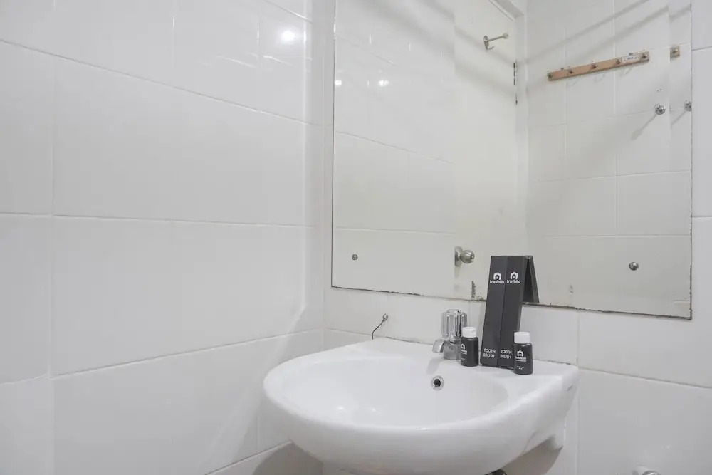 Homey And Tidy 2Br Apartment At Seasons City Latumenten