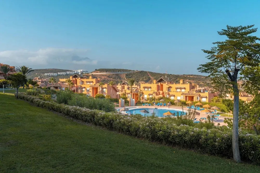 Seaview 2 Bed Apartment Sleeps 4 - Terrace - Pool