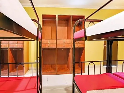 SPOT ON 89623 Nawawi's Backpackers