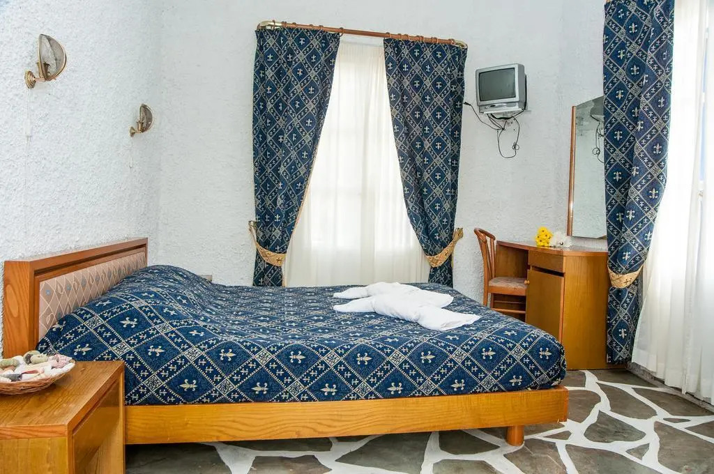 Manousos Rooms