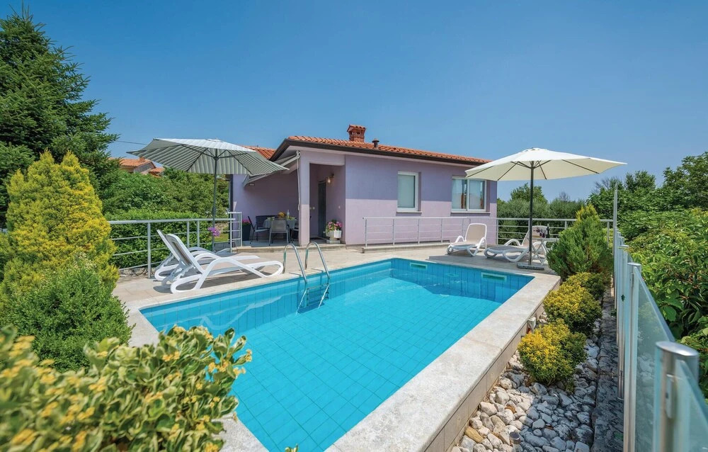 Adorable Holiday House Lilla-with pool-near Old Town Labin