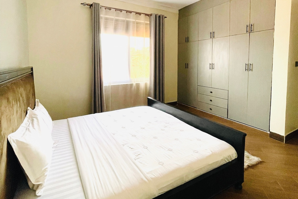 1 Bed Flat - Sleeps 2 - Parking - Wifi