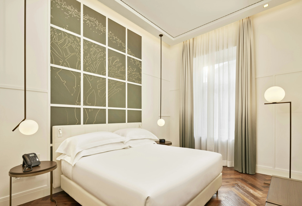 De Bonart Naples, Curio Collection By Hilton