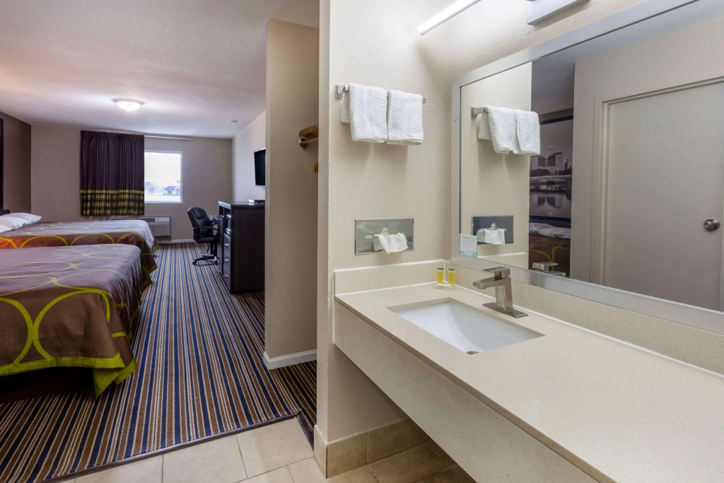 Super 8 by Wyndham Missouri Valley