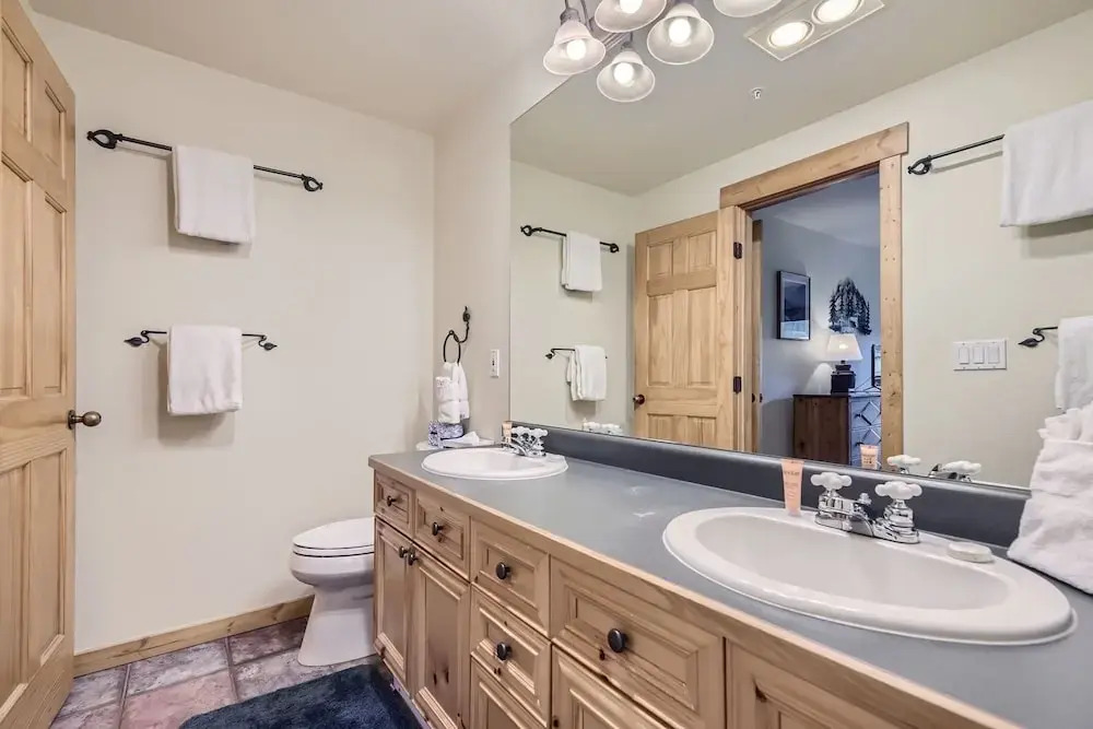 2652 Tenderfoot Lodge 3 Bedroom Condo by RedAwning