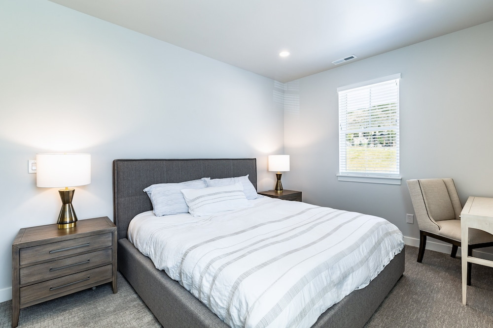 Modern Mountain Retreat Sleeps 10 Park City
