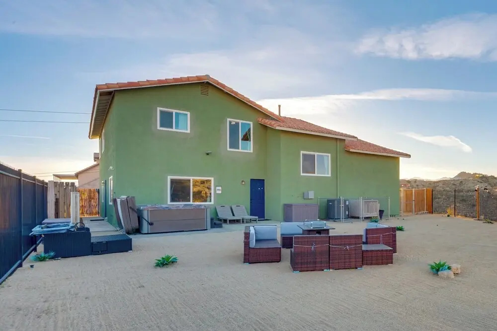 'the Maharaja Retreat' w/ Hot Tub & EV Charger!