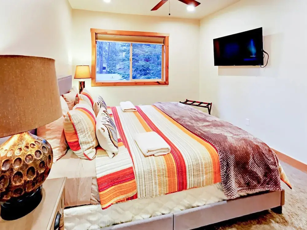 831 Patricia Cabin
