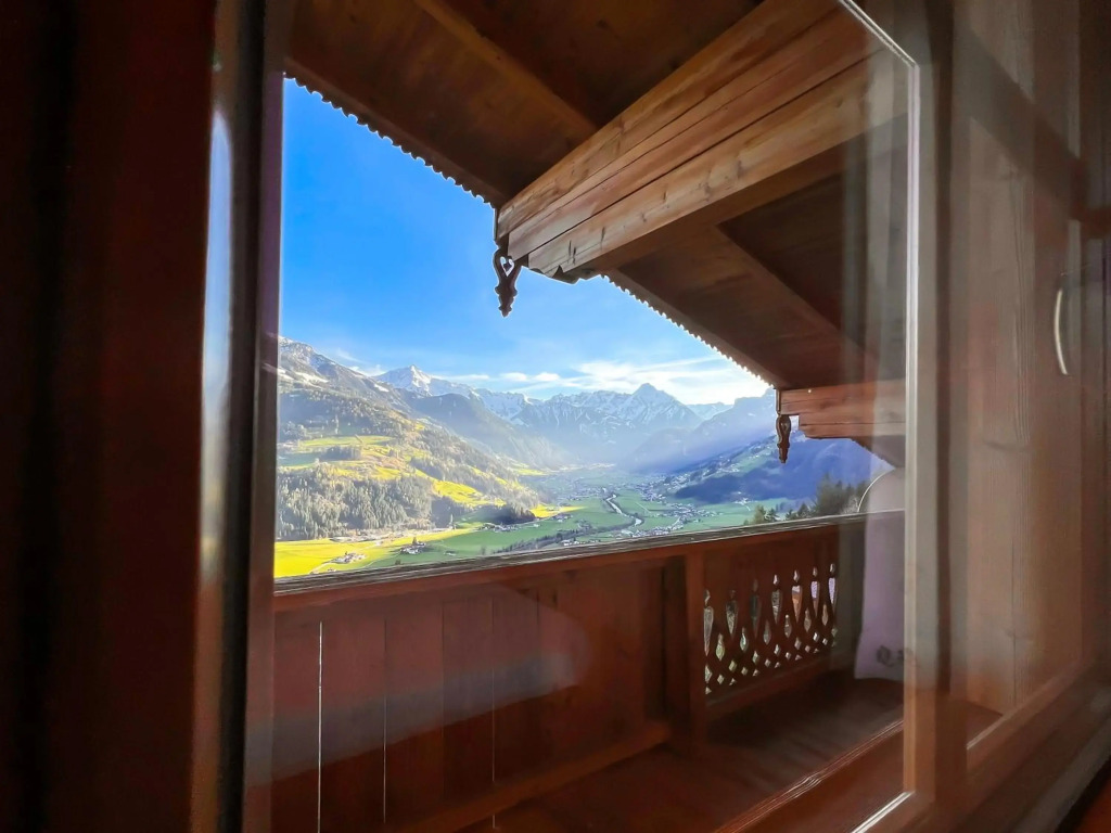 Schulhaus Tirol