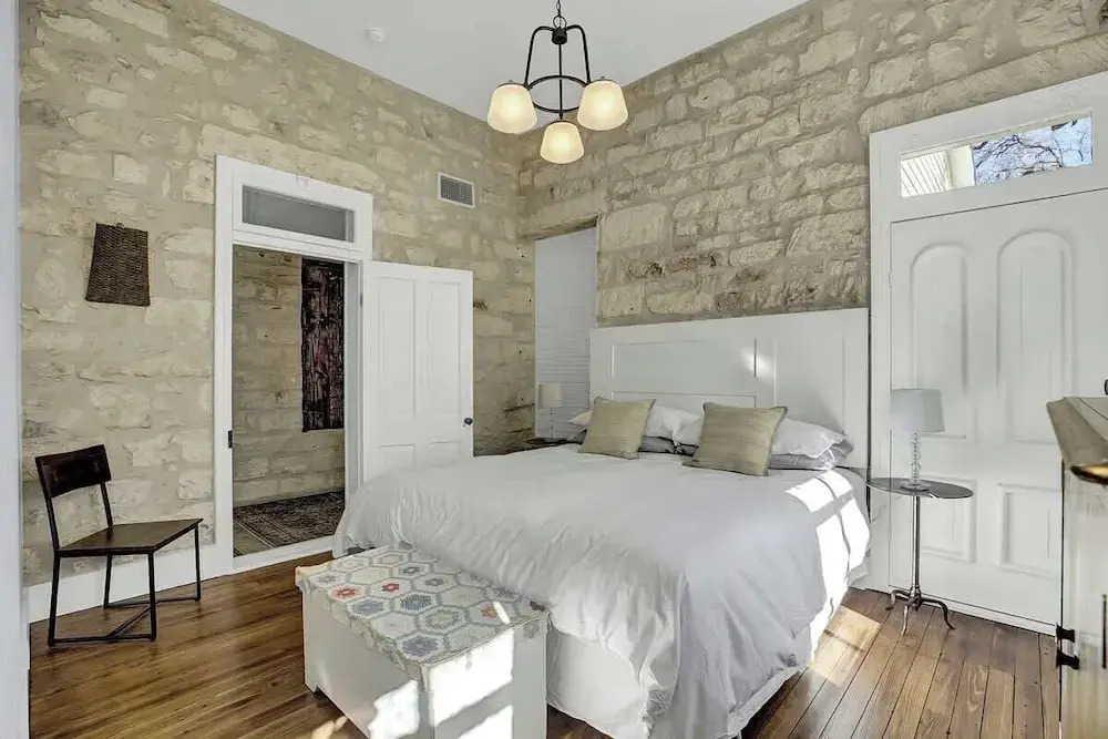 New! Luxurious Home W/wine Cellar & Firepit!