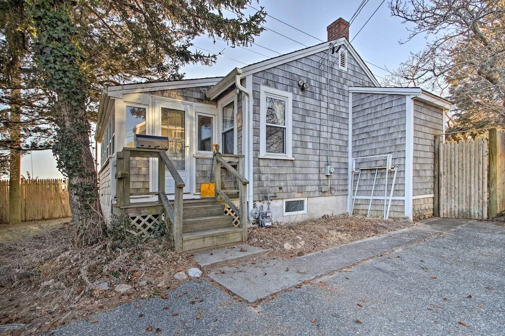Steps to Cape Cod Canal: Buzzards Bay Home