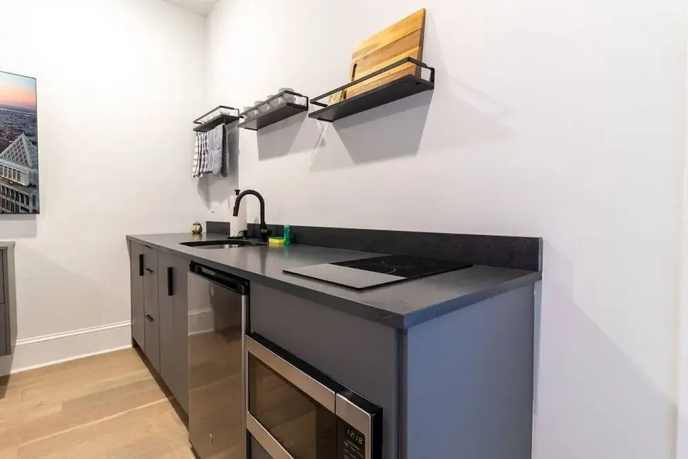 Glamorous Lux Studio - Unit 7