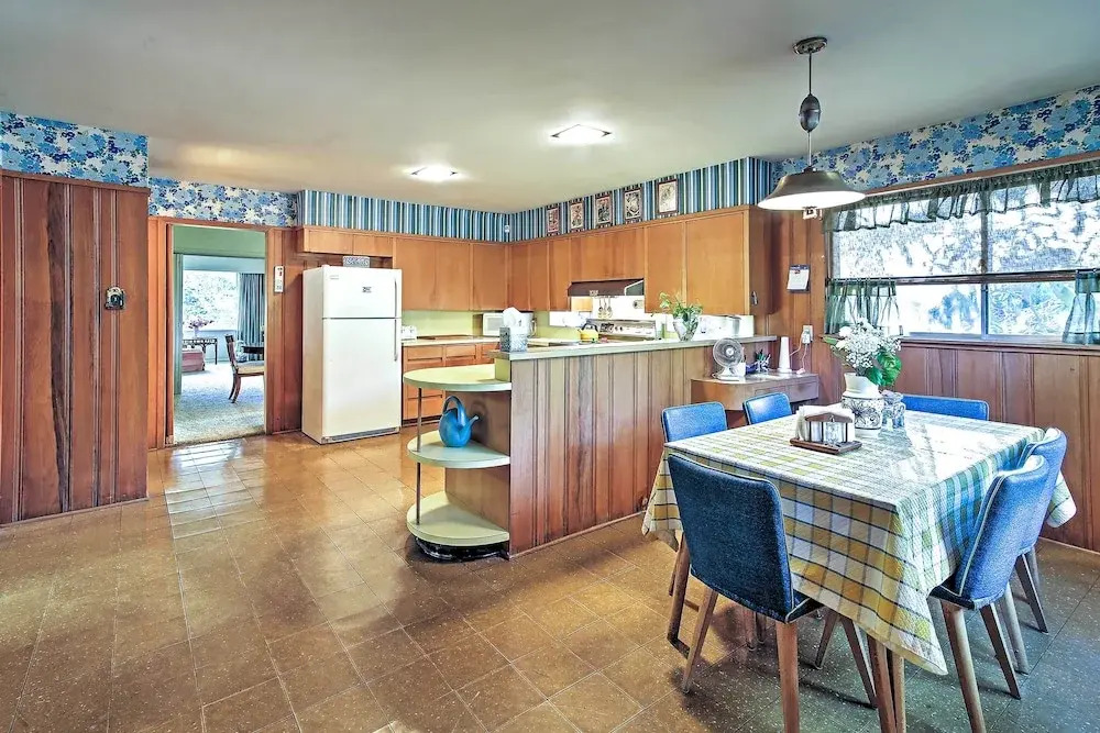 Mid-century Hideaway: Spacious Brownsville Home!