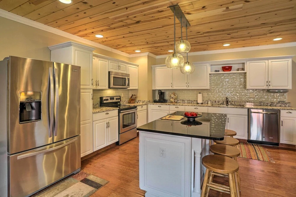 Cheerful Tiffin Digs in the Heart of Downtown