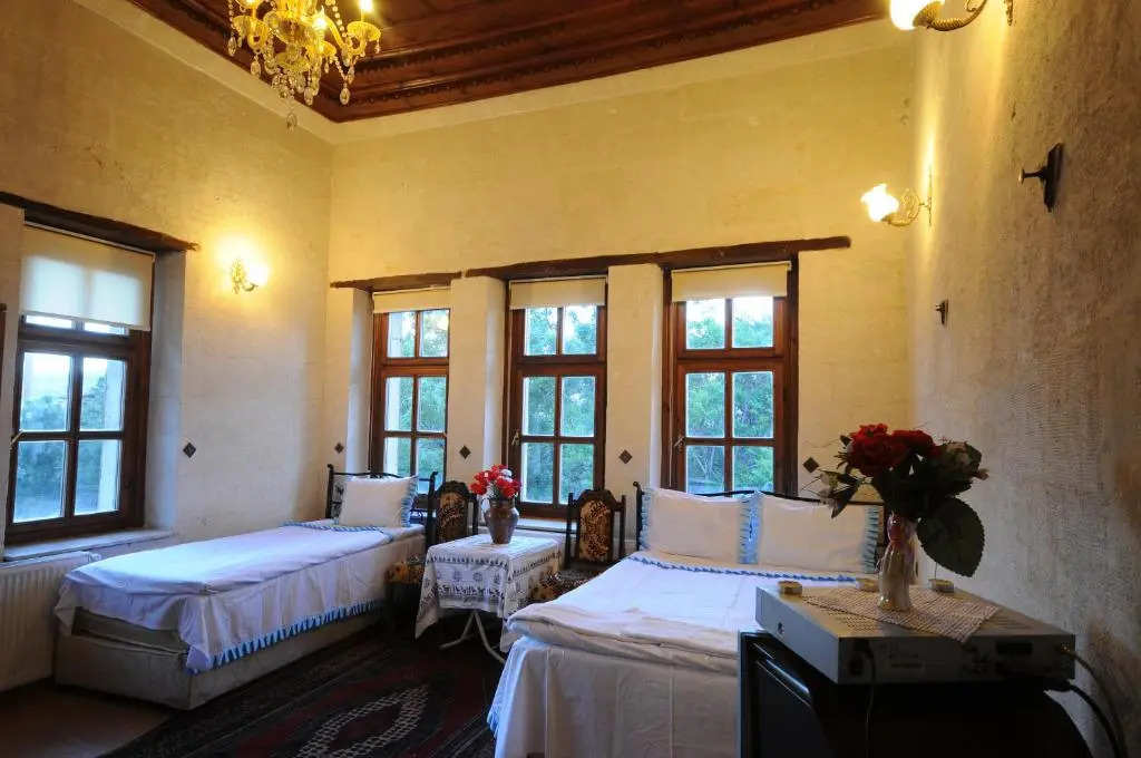 Born Hotel