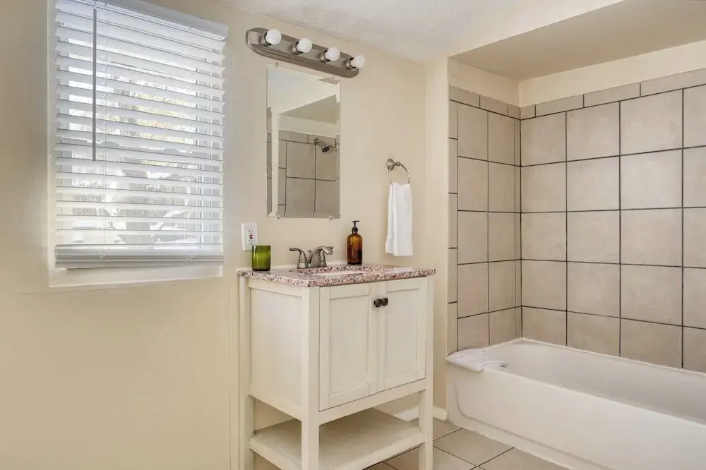 Louise by Avantstay Cute Nashville Home w/ Large Yard & Firepit!