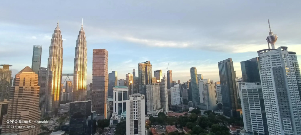 KLCC Legasi Kg Bharu muslim homestay facing unblock view and walking distance to Twin Tower, LRT train next to building