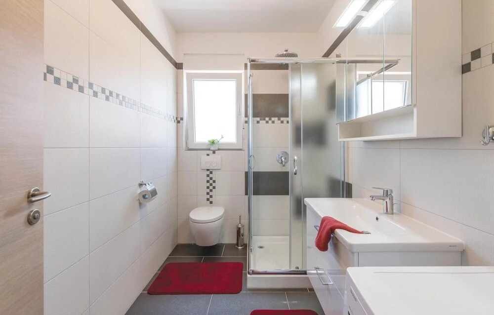 Nice Home In Liznjan With Wifi