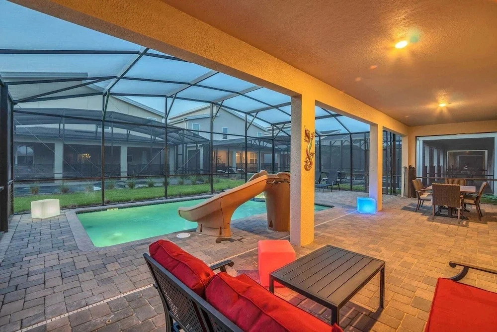 Mickey Mouse Clubhouse 8min to Disneyworld Pool/spa Sleeps 20 St102