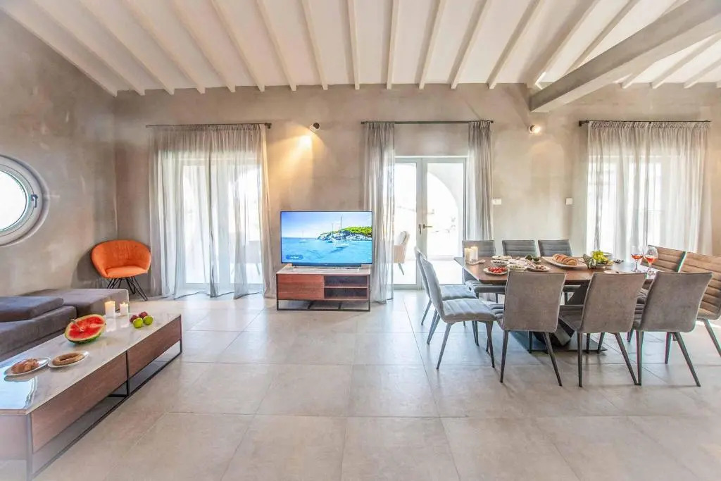 Protaras Art House Seviews