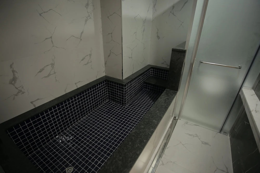 Hotel Seven Step