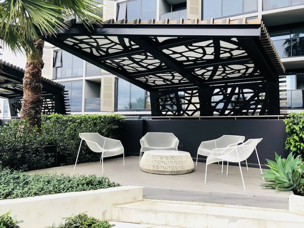 LVL 11 Cosy Apartment Near Lygon St
