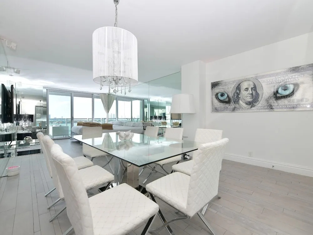 Miami World Rental - Mondrian 1426