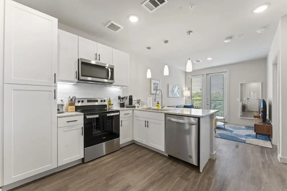 Prime Soco Cozy 1BR King Suite w Pool Parking