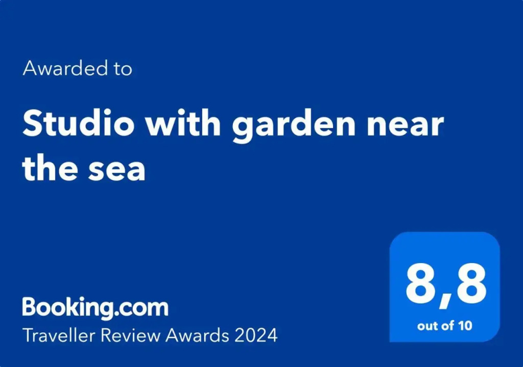 Studio with garden near the sea