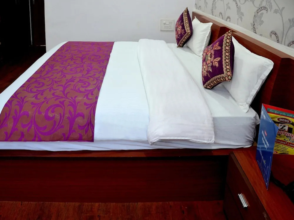 Collection O 4308 Hotel Zaarang Inn
