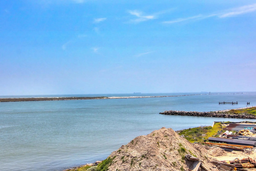 Channelview 305