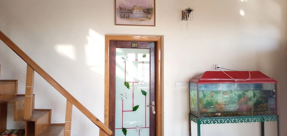 Crystal LakeView Homestay