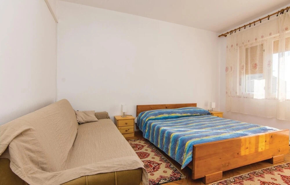 Amazing Apartment in Pakostane With 4 Bedrooms and Wifi