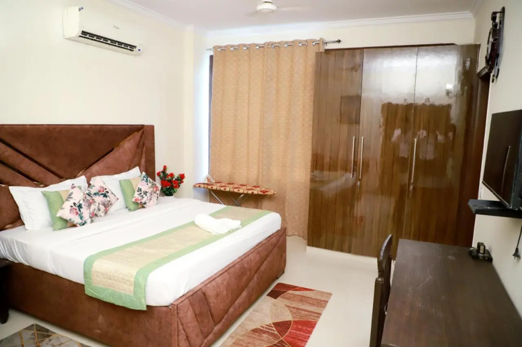 3bhk,Fortune Home E-28 2b Saket Near Max Hospital
