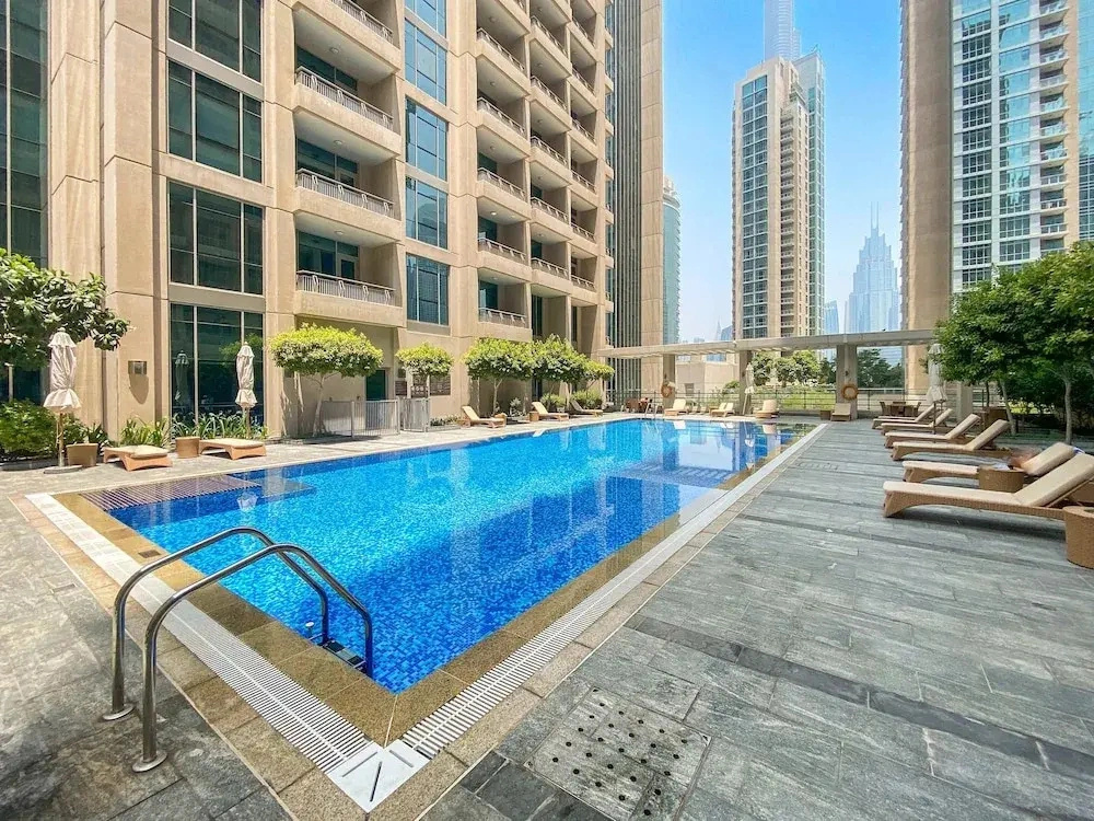 Silkhaus Spacious Boulevard Central Gym Pool
